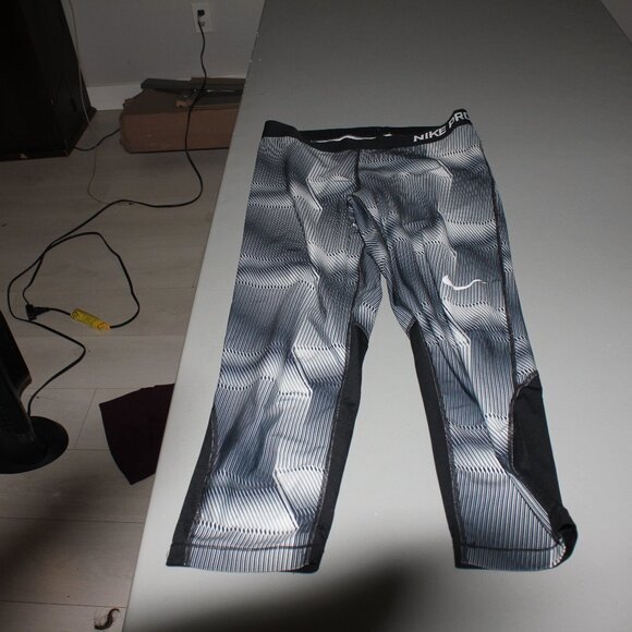 Nike Dri Fit Pro Leggings Size Large - Picture 1 of 5